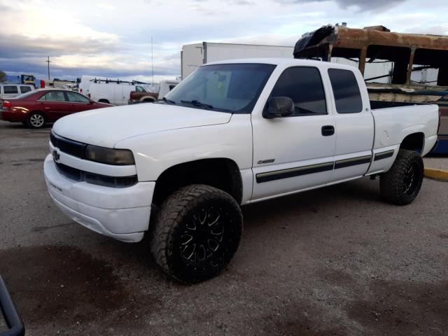CHEVROLET SILVERADO 2000 with VIN 2GCEC19T4Y1181586 - Photo from auction