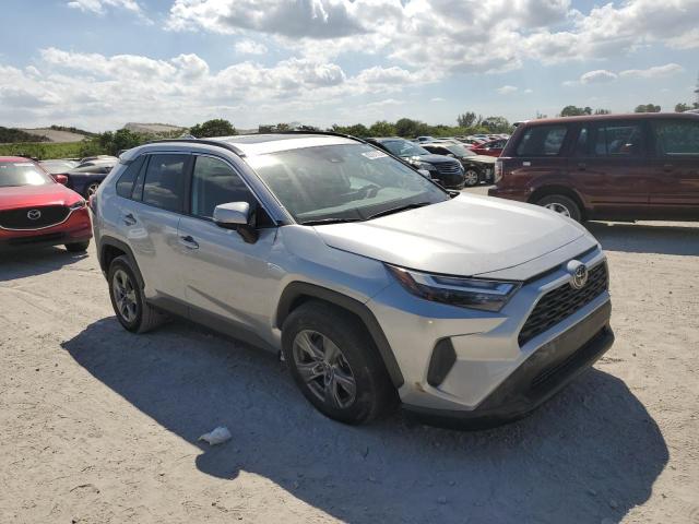 Photo 4 from auction – 2022 TOYOTA RAV4 XLE with VIN 2T3W1RFV2NC202017