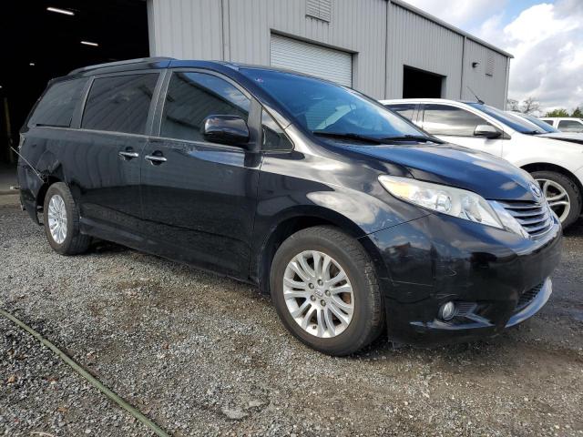 Photo 4 from auction – 2017 TOYOTA SIENNA XLE with VIN 5TDYZ3DC0HS803804