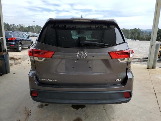 Photo 6 from auction – 2018 TOYOTA HIGHLANDER with VIN 5TDKZRFH0JS533965