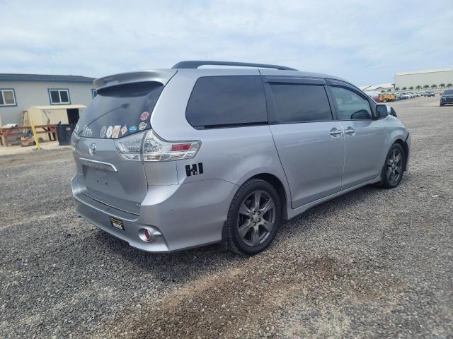 Photo 3 from auction – 2017 TOYOTA SIENNA SE with VIN 5TDXZ3DC3HS776612