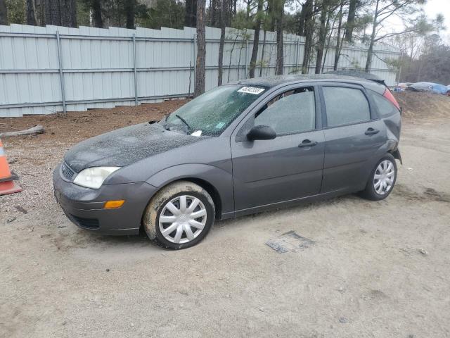 FORD FOCUS ZX5 2005 with VIN 3FAHP37N45R132855 - Photo from auction