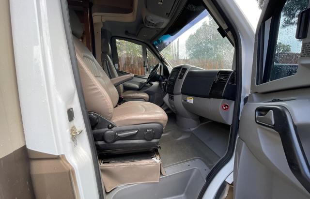 Photo 5 from auction – 2016 WINNEBAGO RV with VIN WDAPF4CC0G9666231