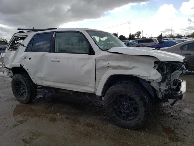 Photo 4 from auction – 2019 TOYOTA 4RUNNER SR with VIN JTEBU5JR7K5679645