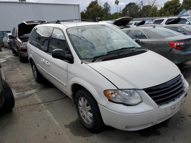 Photo 4 from auction – 2005 CHRYSLER TOWN & COU with VIN 2C4GP54L95R571219