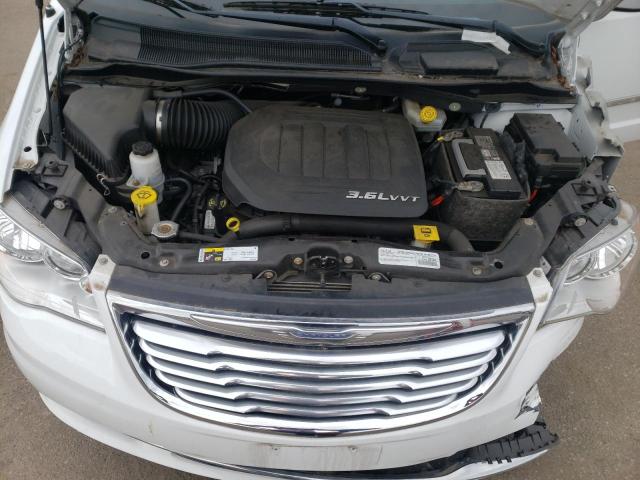Photo 12 from auction – 2016 CHRYSLER TOWN & COU with VIN 2C4RC1BG9GR185597