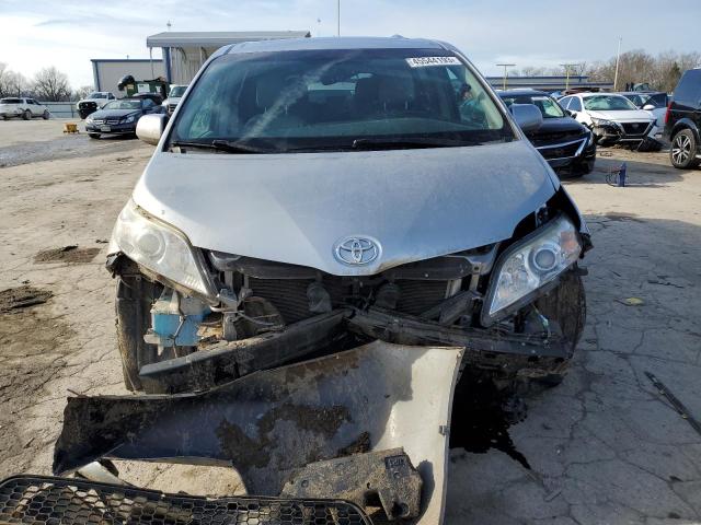 Photo 5 from auction – 2017 TOYOTA SIENNA XLE with VIN 5TDYZ3DC3HS771964