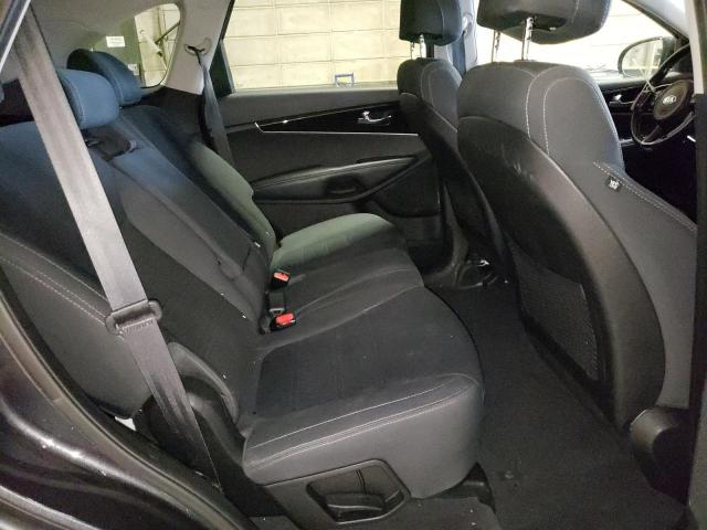 Photo 11 from auction – 2017 KIA SORENTO LX with VIN 5XYPGDA33HG263714