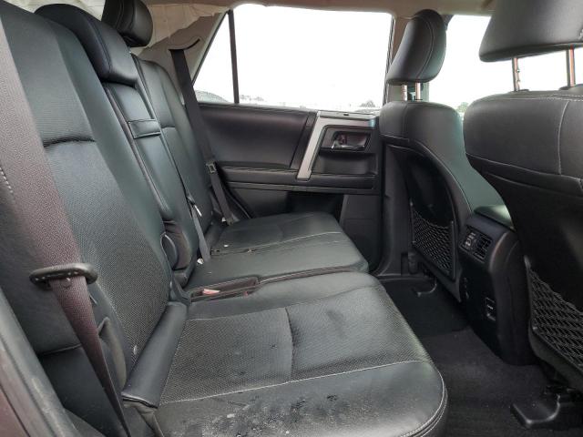 Photo 11 from auction – 2018 TOYOTA 4RUNNER SR with VIN JTEBU5JR4J5548509
