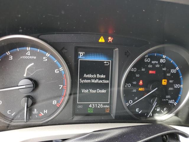 Photo 9 from auction – 2018 TOYOTA RAV4 LE with VIN JTMZFREV1JJ155649