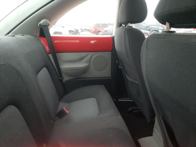 Photo 10 from auction – 2004 VOLKSWAGEN NEW BEETLE with VIN 3VWCK21C44M402504