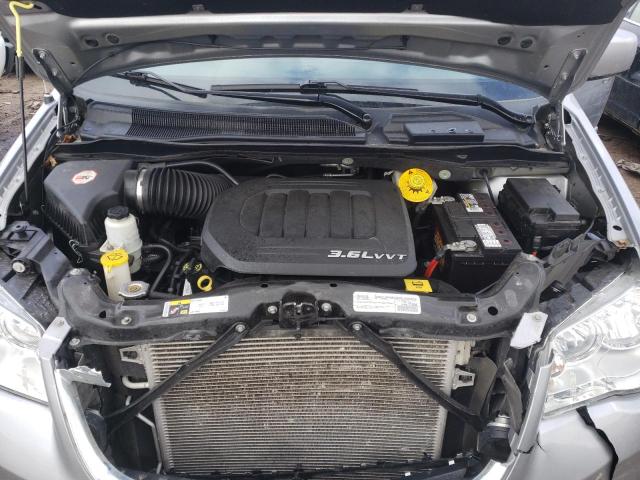 Photo 12 from auction – 2015 CHRYSLER TOWN & COU with VIN 2C4RC1BG7FR697938