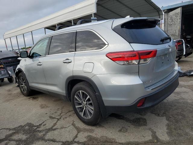 Photo 2 from auction – 2019 TOYOTA HIGHLANDER with VIN 5TDJZRFH2KS718127