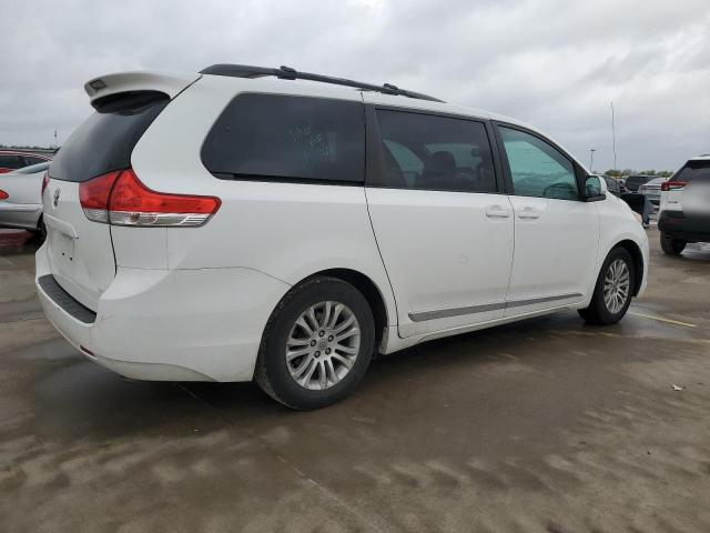 Photo 3 from auction – 2011 TOYOTA SIENNA XLE with VIN 5TDYK3DC6BS156241