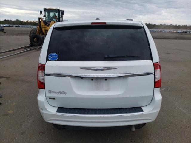 Photo 6 from auction – 2016 CHRYSLER TOWN & COU with VIN 2C4RC1BG9GR185597