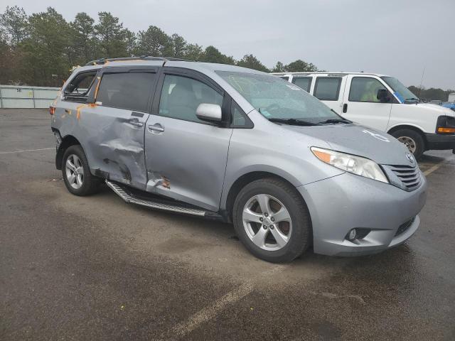 Photo 4 from auction – 2015 TOYOTA SIENNA LE with VIN 5TDKK3DC9FS568567