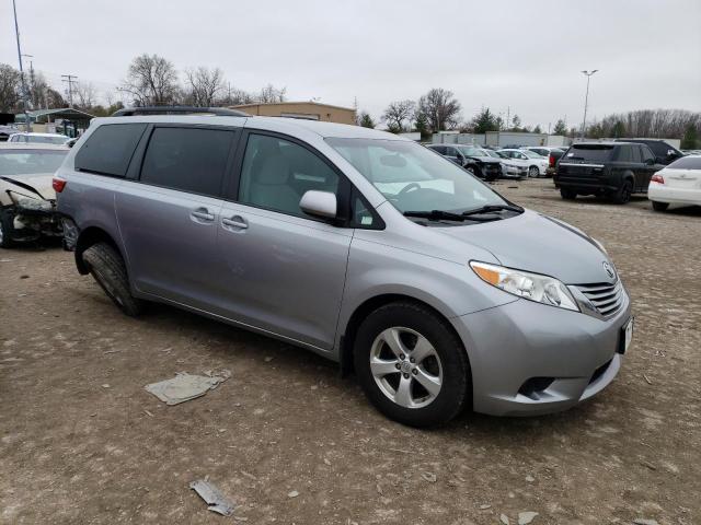 Photo 4 from auction – 2017 TOYOTA SIENNA LE with VIN 5TDKZ3DC9HS829386