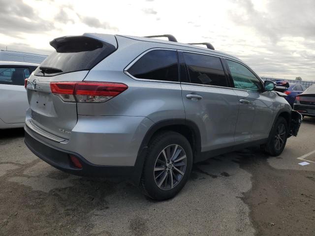 Photo 3 from auction – 2019 TOYOTA HIGHLANDER with VIN 5TDJZRFH2KS718127