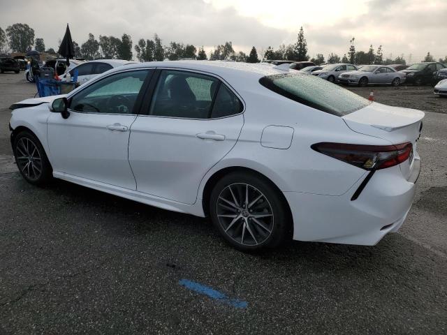 Photo 2 from auction – 2022 TOYOTA CAMRY with VIN 4T1G11AK5NU042824