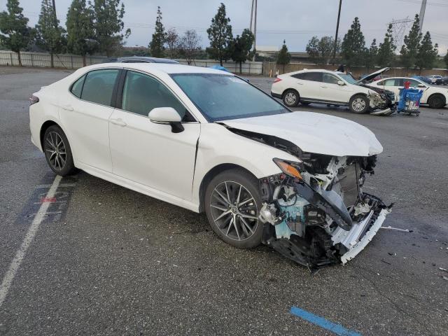 Photo 4 from auction – 2022 TOYOTA CAMRY with VIN 4T1G11AK5NU042824