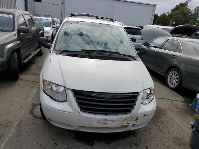 Photo 5 from auction – 2005 CHRYSLER TOWN & COU with VIN 2C4GP54L95R571219