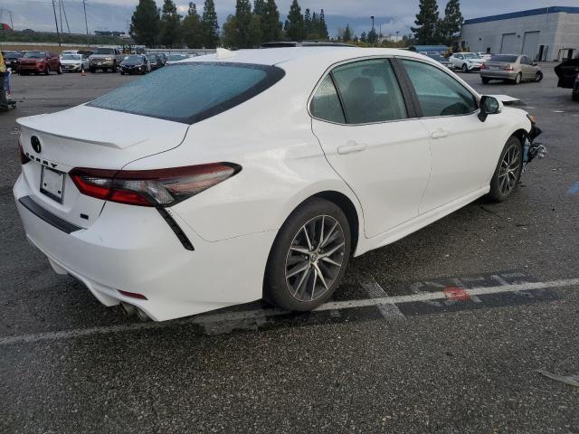 Photo 3 from auction – 2022 TOYOTA CAMRY with VIN 4T1G11AK5NU042824
