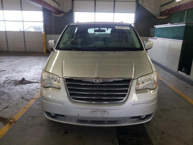 Photo 5 from auction – 2010 CHRYSLER TOWN & COU with VIN 2A4RR5D17AR421227
