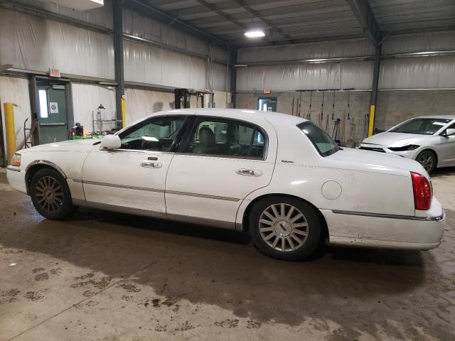 Photo 2 from auction – 2003 LINCOLN TOWN CAR S with VIN 1LNHM82W13Y658287