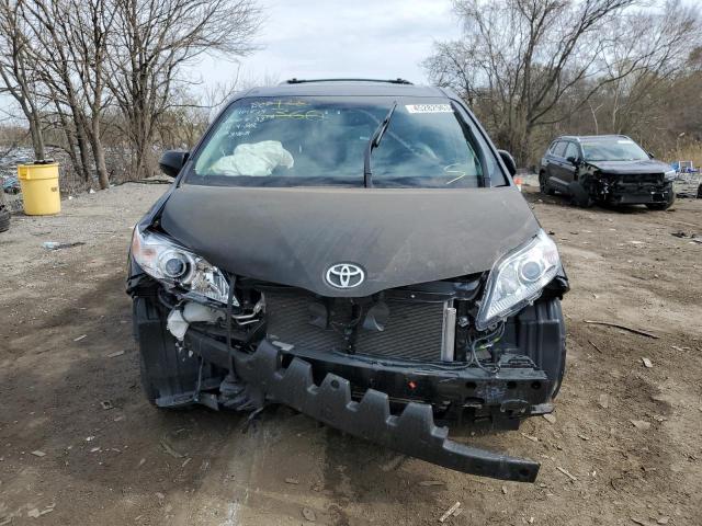 Photo 5 from auction – 2017 TOYOTA SIENNA XLE with VIN 5TDDZ3DC7HS153402