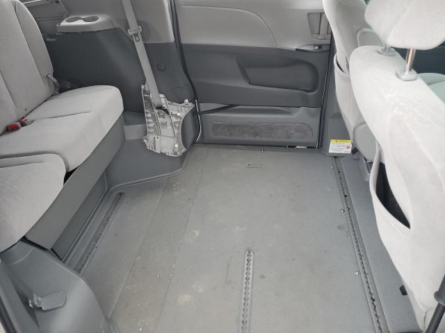 Photo 10 from auction – 2017 TOYOTA SIENNA LE with VIN 5TDKZ3DC3HS843140
