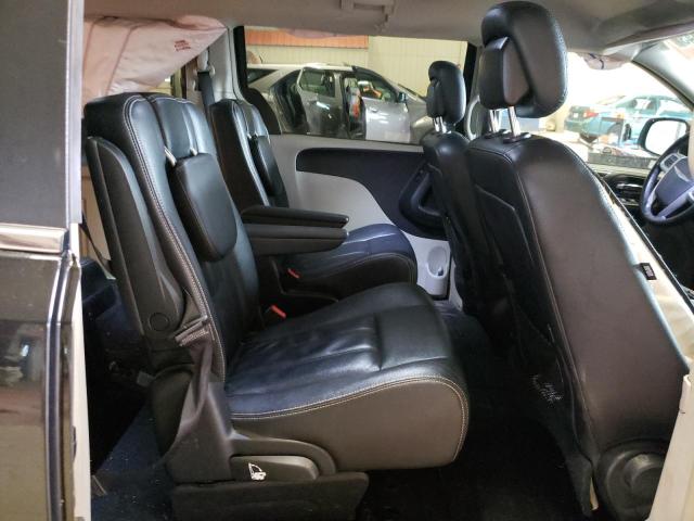 Photo 11 from auction – 2016 CHRYSLER TOWN & COU with VIN 2C4RC1BG7GR297704