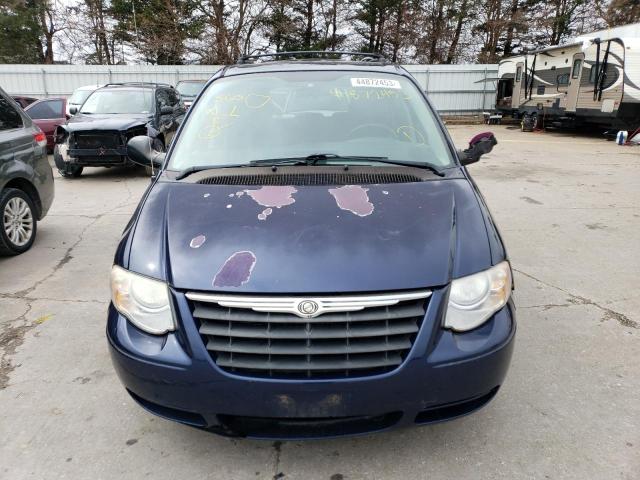 Photo 5 from auction – 2005 CHRYSLER TOWN & COU with VIN 2C4GP54L05R402335