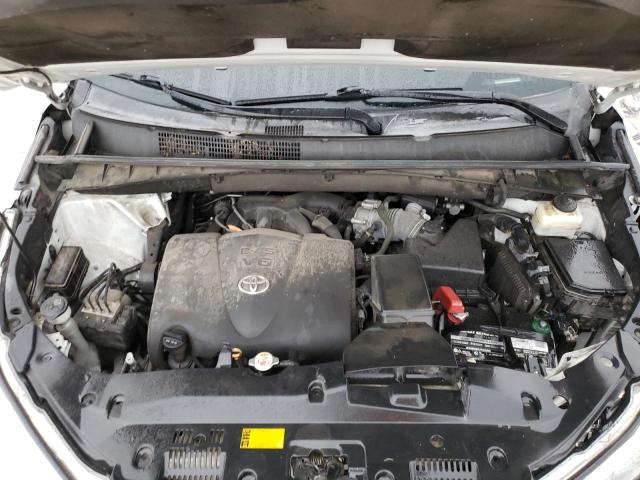 Photo 12 from auction – 2018 TOYOTA HIGHLANDER with VIN 5TDKZRFH0JS532525