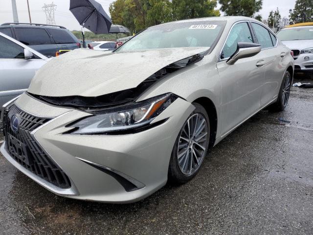 LEXUS ES 300H BA 2022 مع رقم تعريف المركبة 58ADA1C10NU014672 - صورة من المزاد