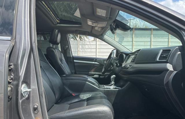 Photo 5 from auction – 2017 TOYOTA HIGHLANDER with VIN 5TDKZRFH6HS516758