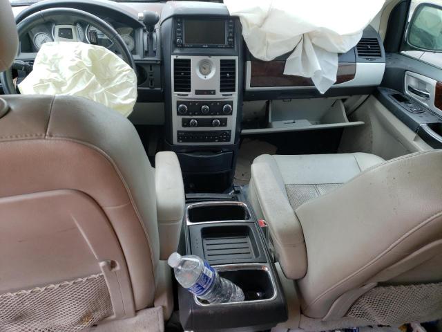 Photo 8 from auction – 2010 CHRYSLER TOWN & COU with VIN 2A4RR8D11AR320587