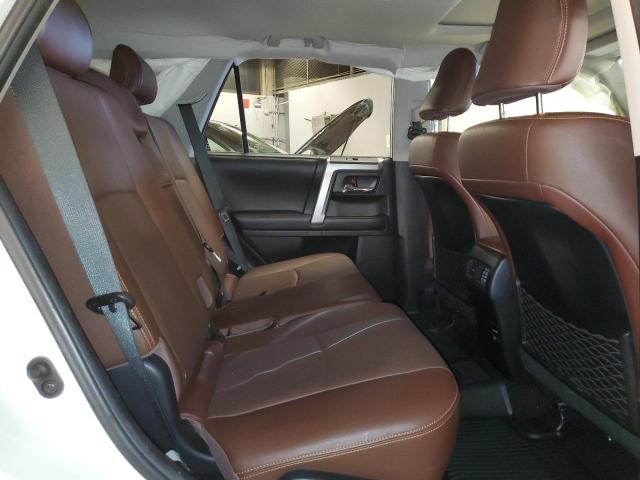 Photo 11 from auction – 2018 TOYOTA 4RUNNER SR with VIN JTEBU5JRXJ5607255