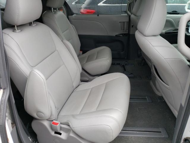 Photo 11 from auction – 2017 TOYOTA SIENNA XLE with VIN 5TDDZ3DC2HS156627