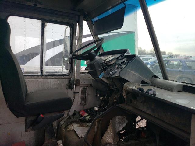 Photo 7 from auction – 2006 FREIGHTLINER CHASSIS M with VIN 4UZAANBW16CV95203