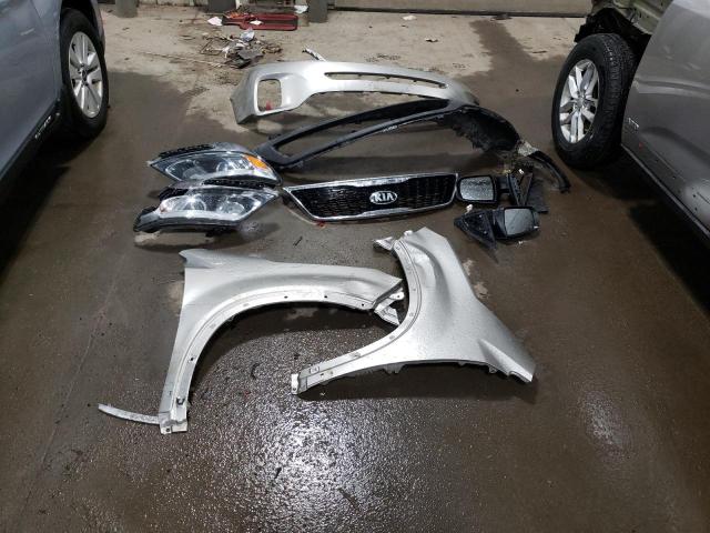 Photo 13 from auction – 2015 KIA SORENTO LX with VIN 5XYKTDA66FG640436