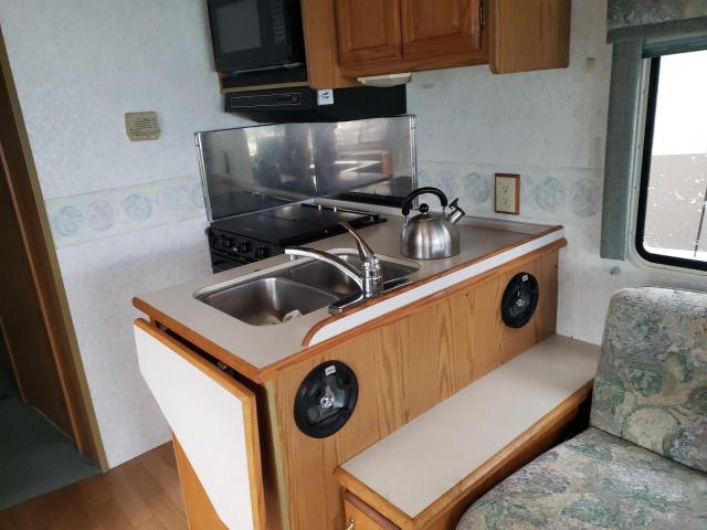 Photo 5 from auction – 1999 WINNEBAGO ALL MODELS with VIN 3FCLF53S4XJA12568