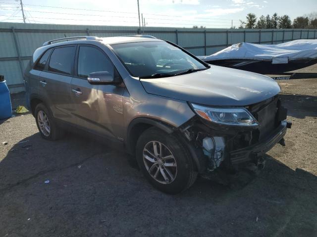 Photo 4 from auction – 2015 KIA SORENTO LX with VIN 5XYKTDA60FG655823