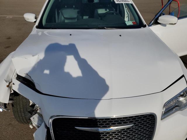 Photo 11 from auction – 2017 CHRYSLER 300 LIMITE with VIN 2C3CCARG9HH582640