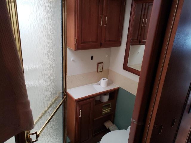 Photo 9 from auction – 2000 WINNEBAGO WFL34Y with VIN 1FCNF53S4Y0A00822