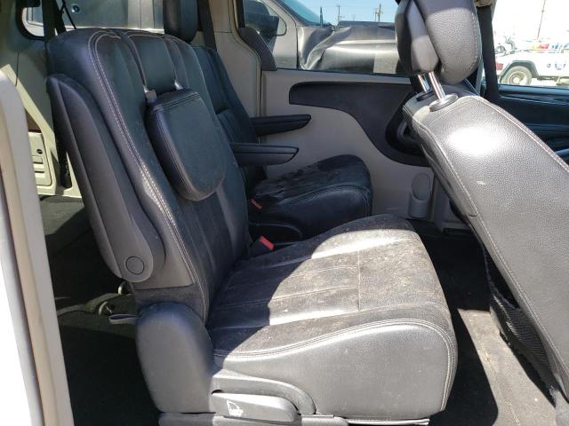 Photo 10 from auction – 2016 CHRYSLER TOWN & COU with VIN 2C4RC1BG4GR301479