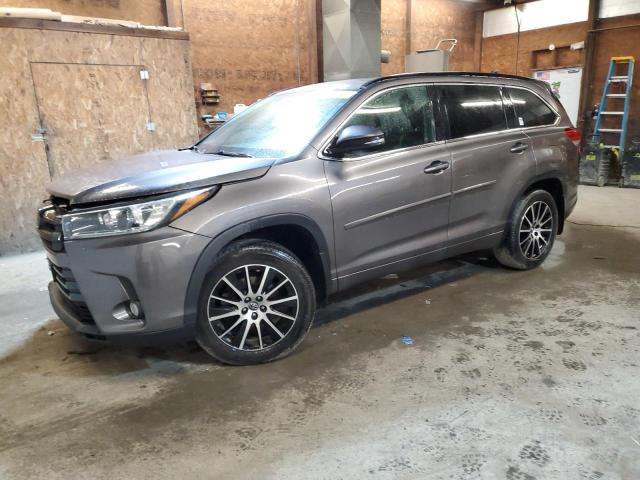 TOYOTA HIGHLANDER 2018 with VIN 5TDJZRFH8JS817436 - Photo from auction
