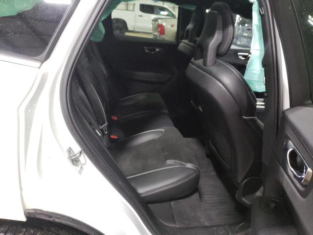 Photo 11 from auction – 2018 VOLVO XC60 T5 R- with VIN LYV102RM4JB117400