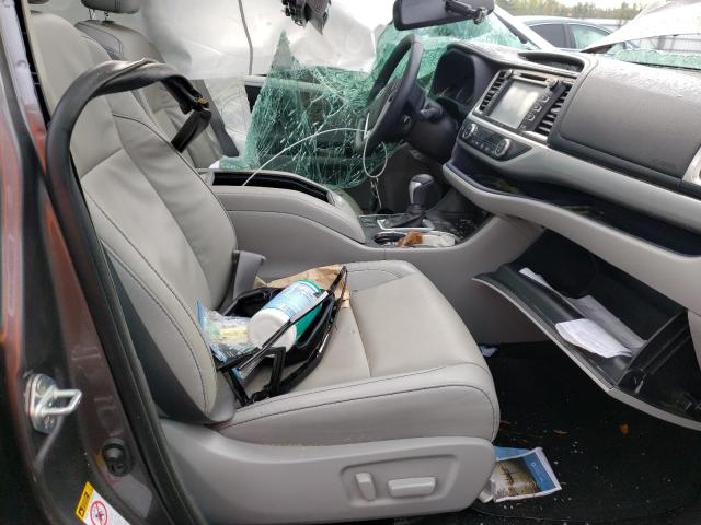 Photo 7 from auction – 2019 TOYOTA HIGHLANDER with VIN 5TDKZRFH6KS357392