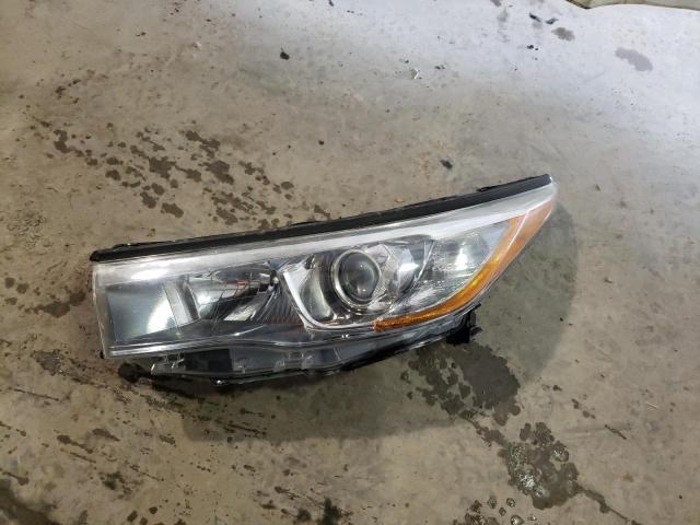 Photo 13 from auction – 2015 TOYOTA HIGHLANDER with VIN 5TDBKRFH4FS180240