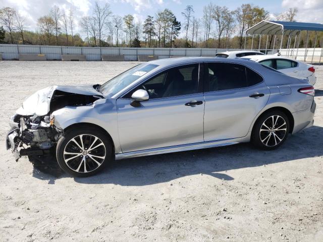 TOYOTA CAMRY SE 2020 with VIN 4T1G11AK2LU384034 - Photo from auction